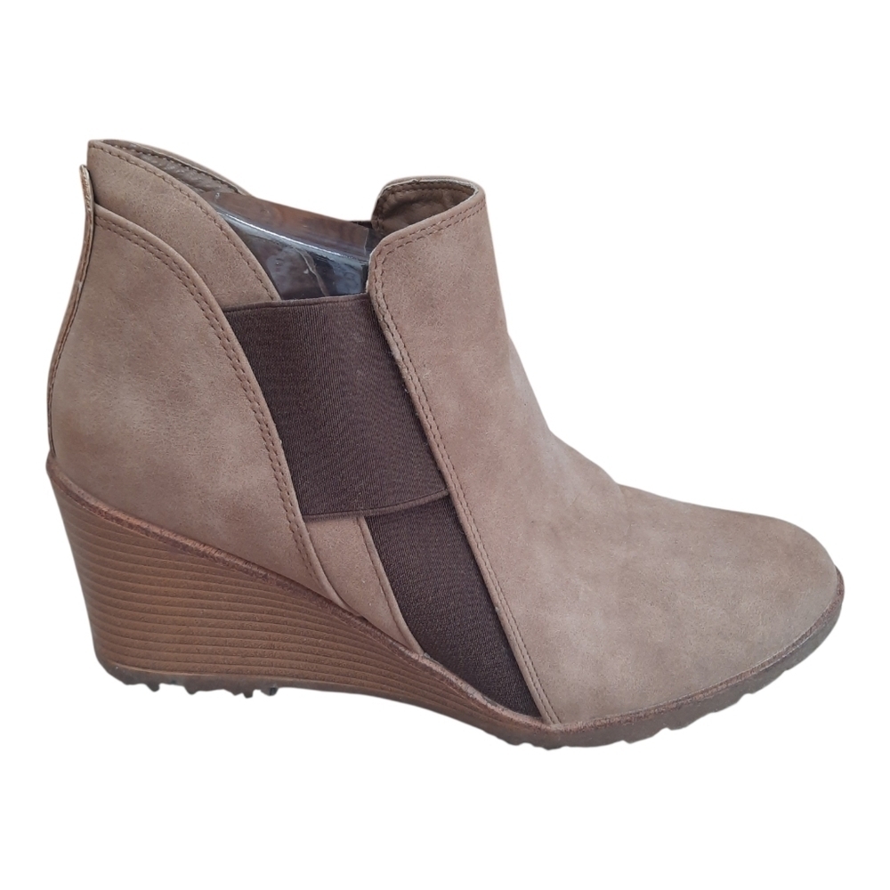 Maurices Renae Double Gore Wedge Ankle Chelsea Boot Tan Faux Leather Size 10